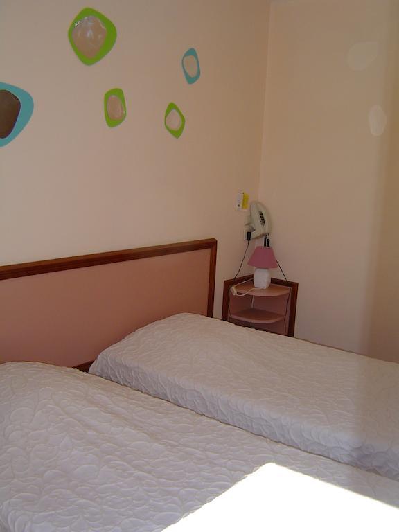 Le Magiot Hotel Montliot-et-Courcelles Szoba fotó